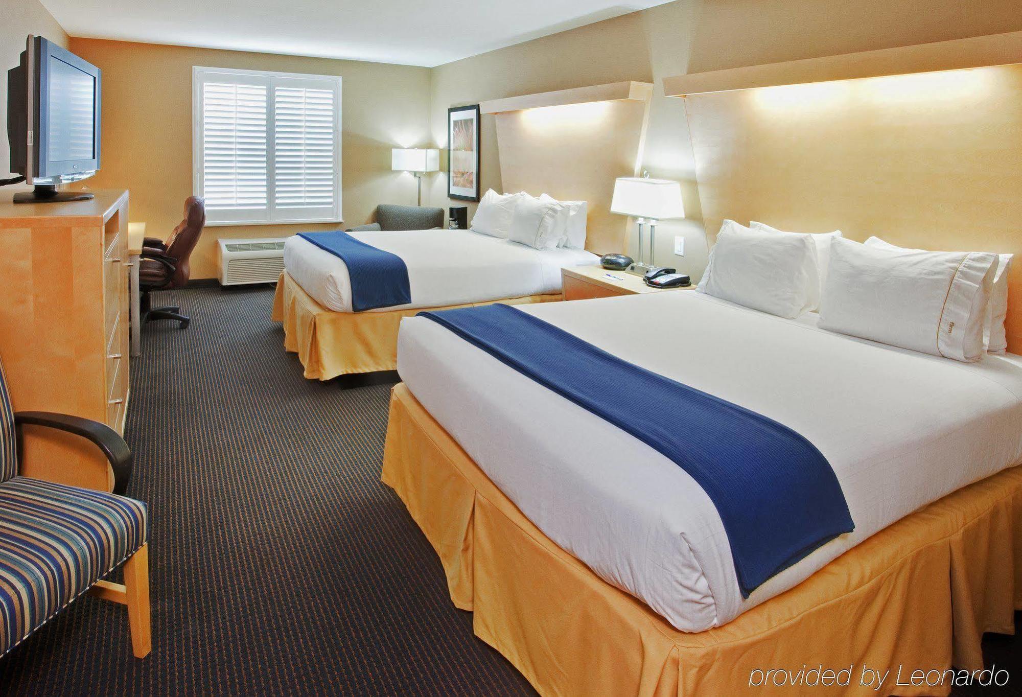 Holiday Inn Express Hotel & Suites Modesto-Salida By Ihg Стая снимка